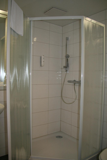 Bathroom 4, Bildungszentrum Erkner, Oder-Spree