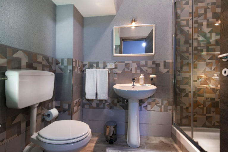 Bathroom 2, Il Corallo, Trapani