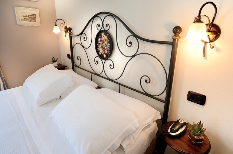 Bedroom 27