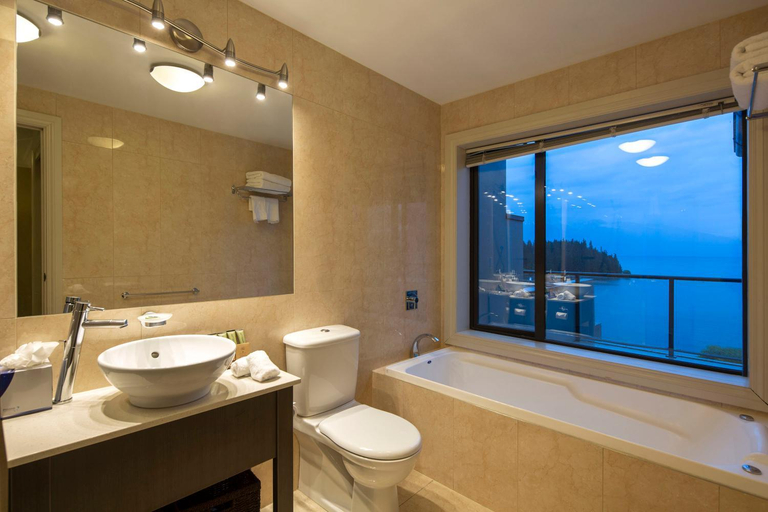 Bathroom 10
