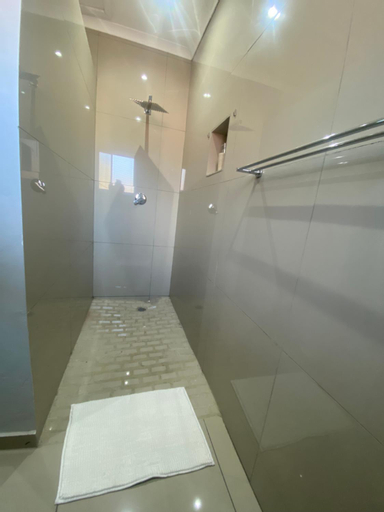 Bathroom 12