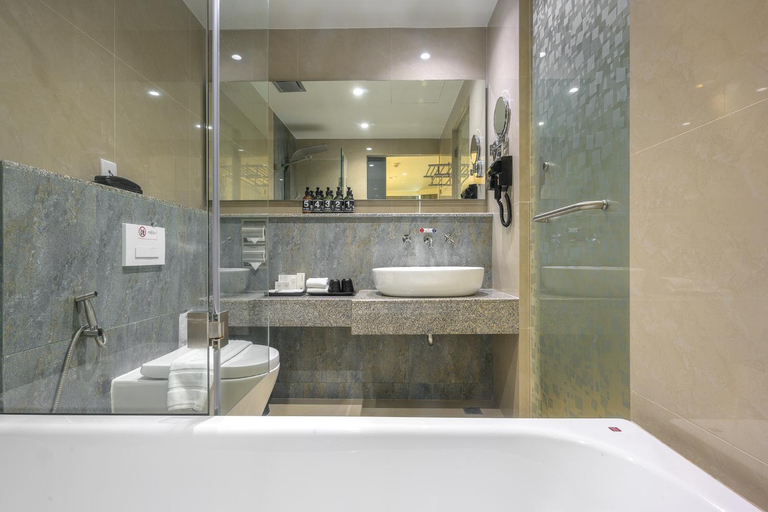 Bathroom 16