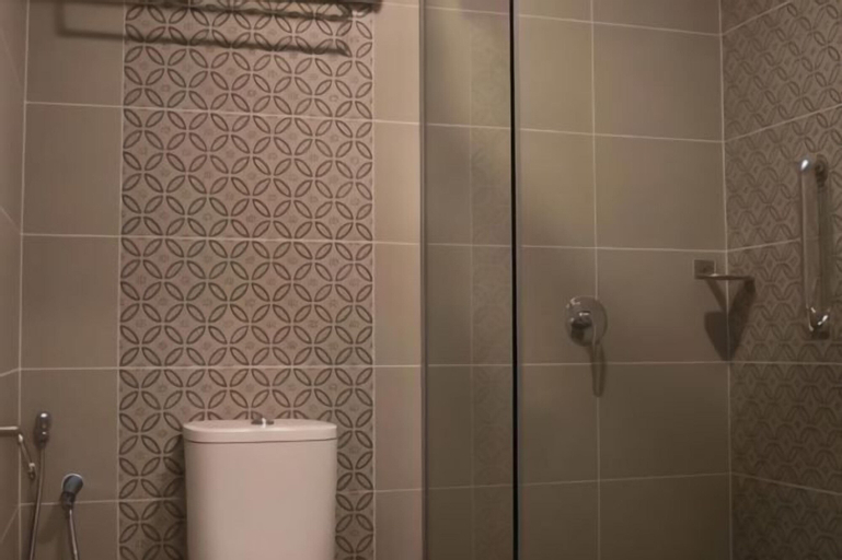 Bathroom 12