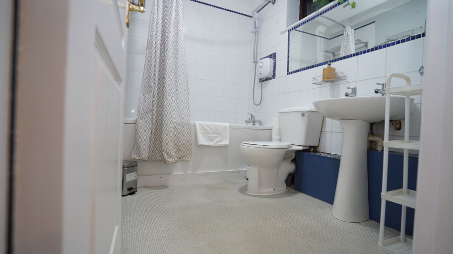 Bathroom 5, Ground floor Apt Slough by Easy2Manage, Slough