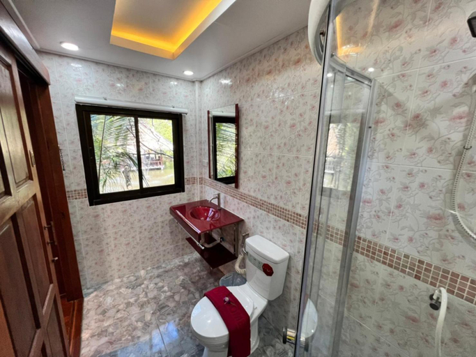Bathroom 10