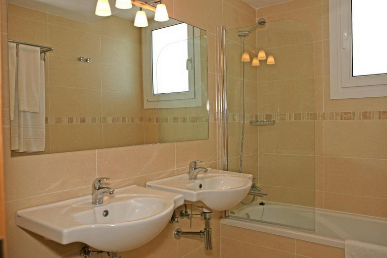 Bathroom 4, Apartamentos Playa de Portio, Cantabria