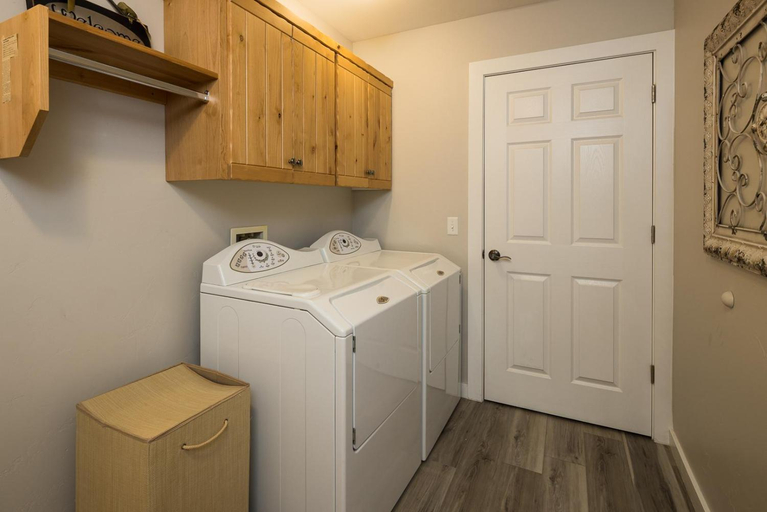 Others 5, Rim Village Unit V4, Grand