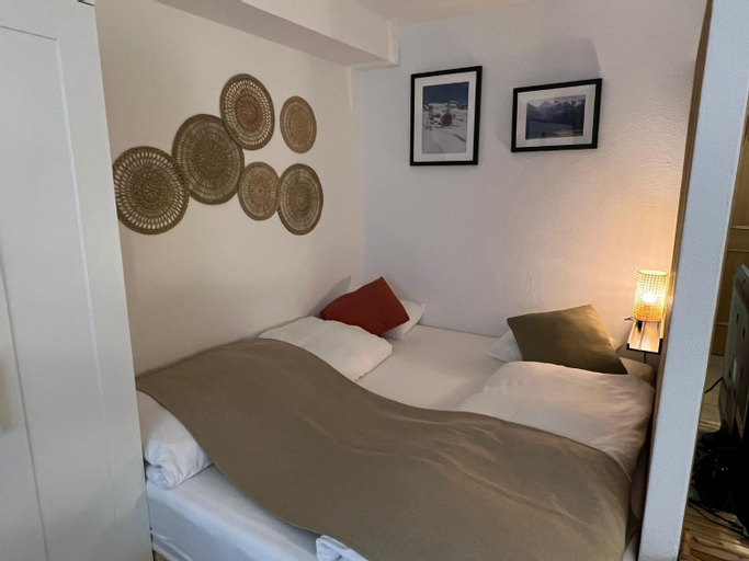 Bedroom 3, SPANNORT family home with common kitchen and self check-in, Obwalden