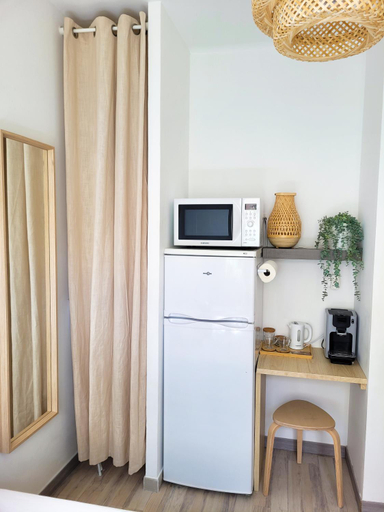 Others 2, Chambre climatisee lit double dans villa - Proche Centre Tramway, Hérault