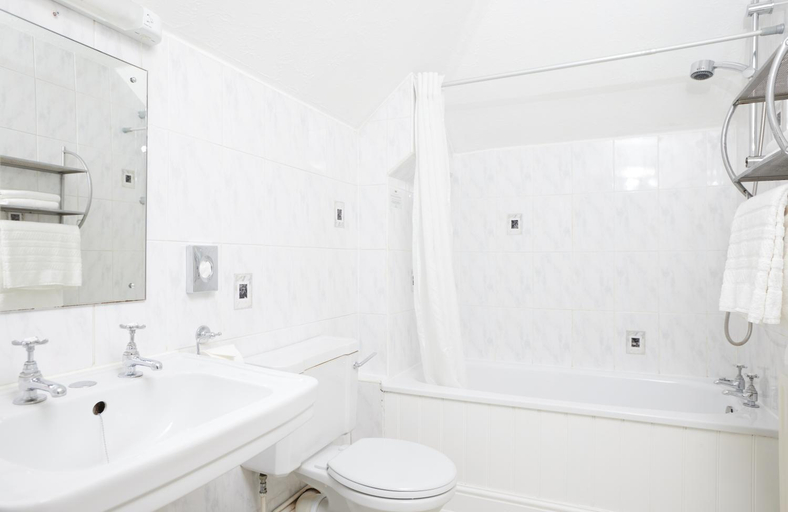 Bathroom 3, Chequers Inn by Greene King Inns, East Sussex