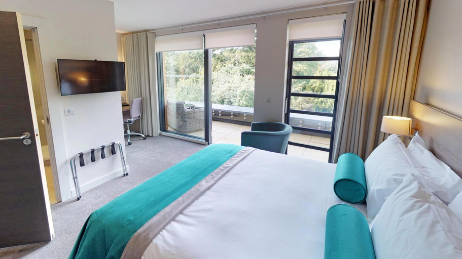 Bedroom, Greenlands Hotel, Buckinghamshire