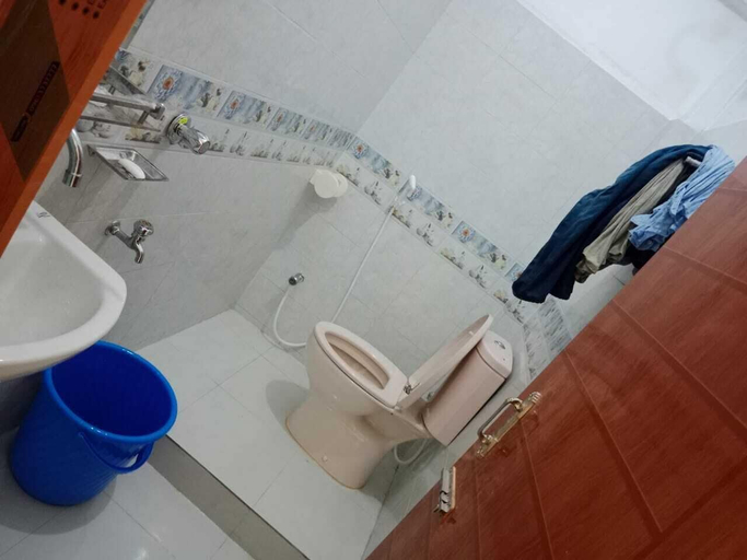 Bathroom 2, Dhaka Palace Sylhet, Sylhet