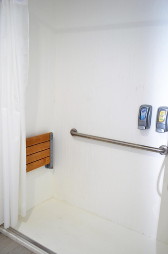 Bathroom 4, Athena Inn Chattanooga, Hamilton