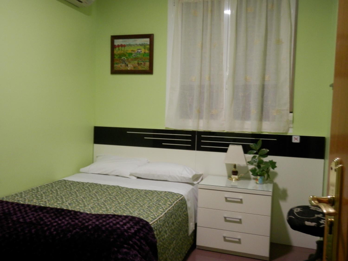 Others 5, Hostal del Pez Azul, Madrid