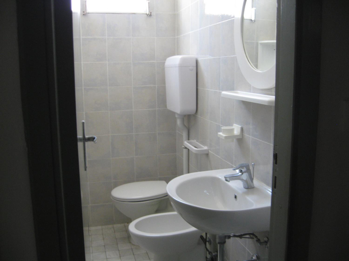 Bathroom 5, Hotel Eleonora, Rimini