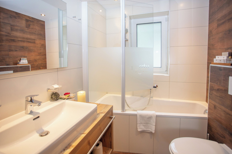 Bathroom 4, Landgasthof Kaiserkrone, Reutte