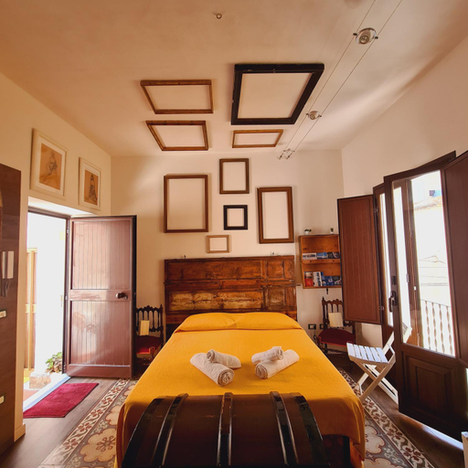 Others 4, Controvento B&B, Trapani