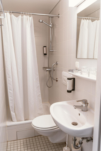 Bathroom, Tagungs- und Gästehaus St. Georg, Köln