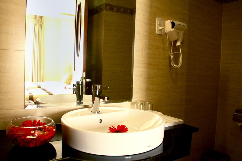 Bathroom 16