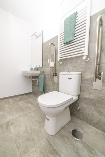 Bathroom 3, Apartamentos turisticos Praia de Seselle, terraza y jardin a un paso de la playa, A Coruña