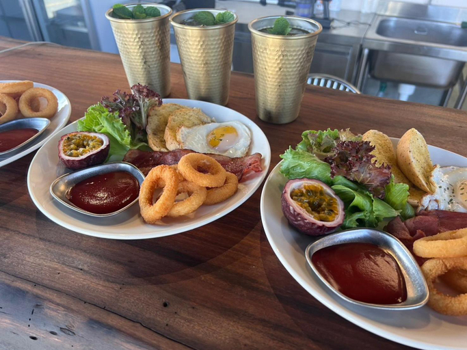 Food & Drinks