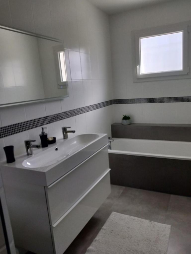 Bathroom 3, Maison familiale avec jardin de 1500m2, Gironde