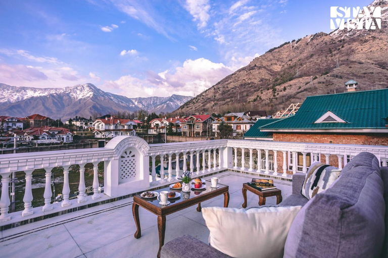 Others 4, StayVista at Midsummer Moon - Mountain View with Courtyard, Srinagar