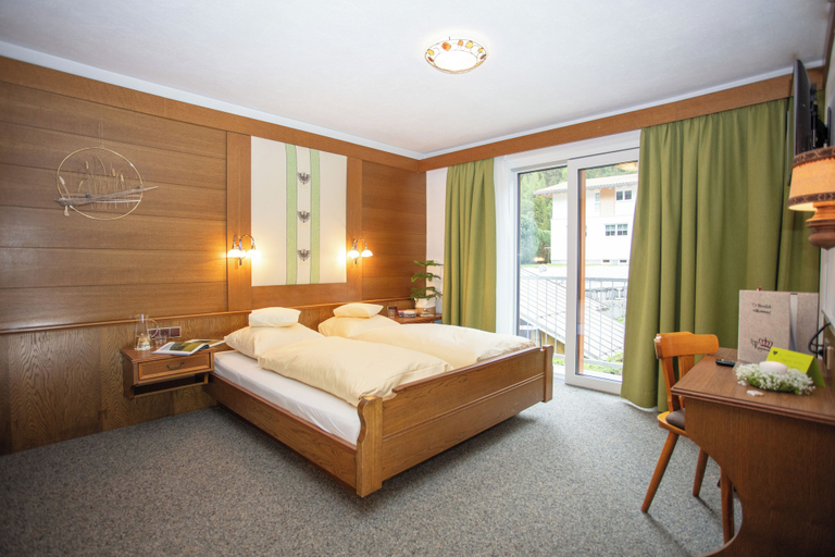 Bedroom 3, Landgasthof Kaiserkrone, Reutte