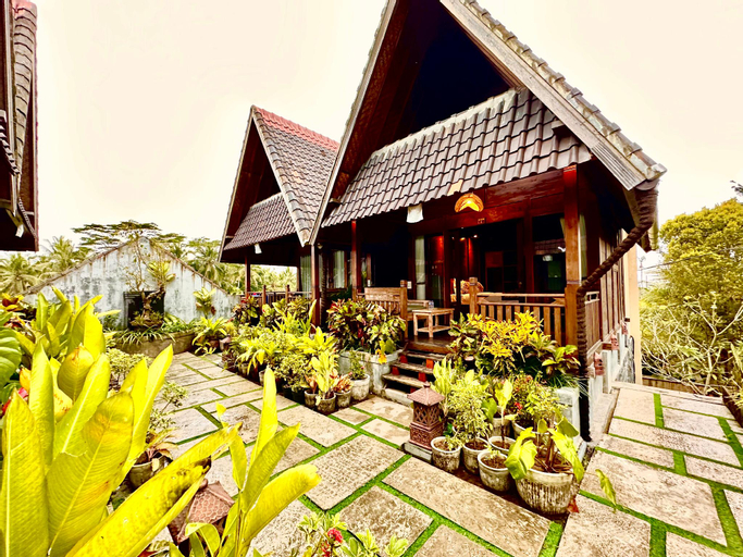 Exterior 9