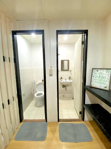 Bathroom 2, Saltitude Dive & Beach Resort, Mabini