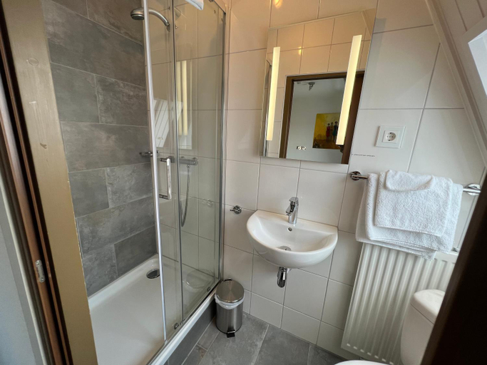 Bathroom, Hotel Van der Maas, Dinkelland