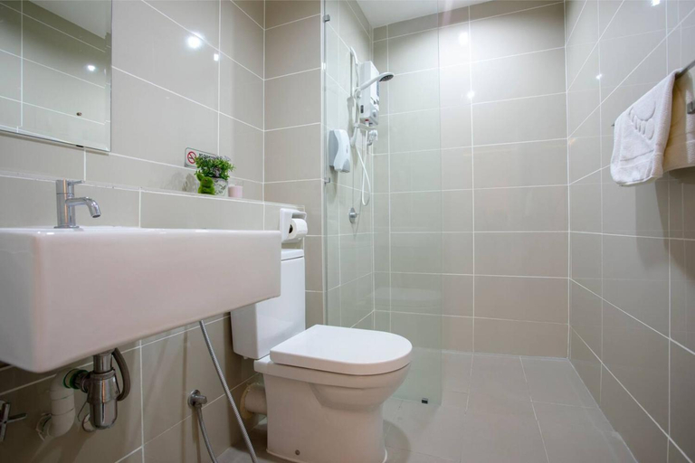 Bathroom 4, Sutera Avenue Rooftop Infinity Swimming Pool, Kota Kinabalu