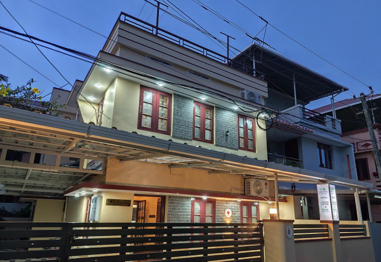Exterior & Views