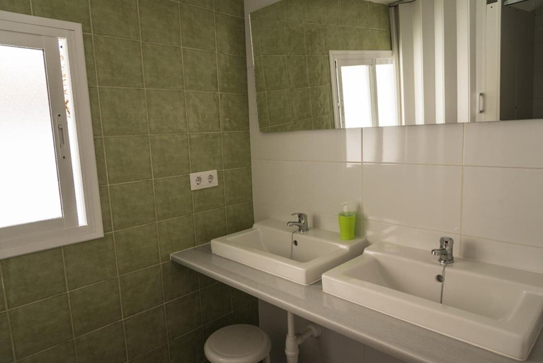 Bathroom 2, Olvera B&B Hostel en Olvera, Cádiz
