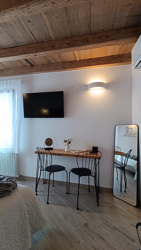 Others 3, Casa Cuccagna Chioggia - Canal Vena View & Easy Drop-Off, Venezia
