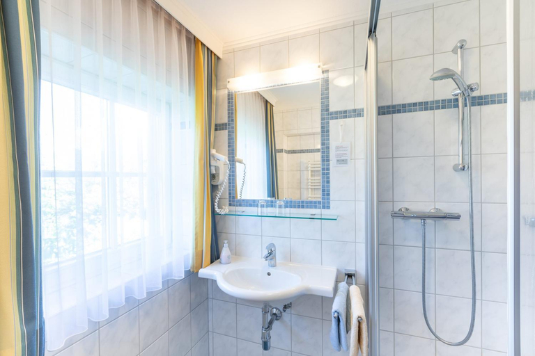 Bathroom 5, Reiters Wohlfuhlhotel, Liezen