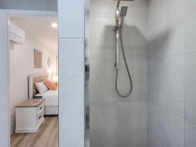 Shower 5, The Laneway Villas, Gold Coast