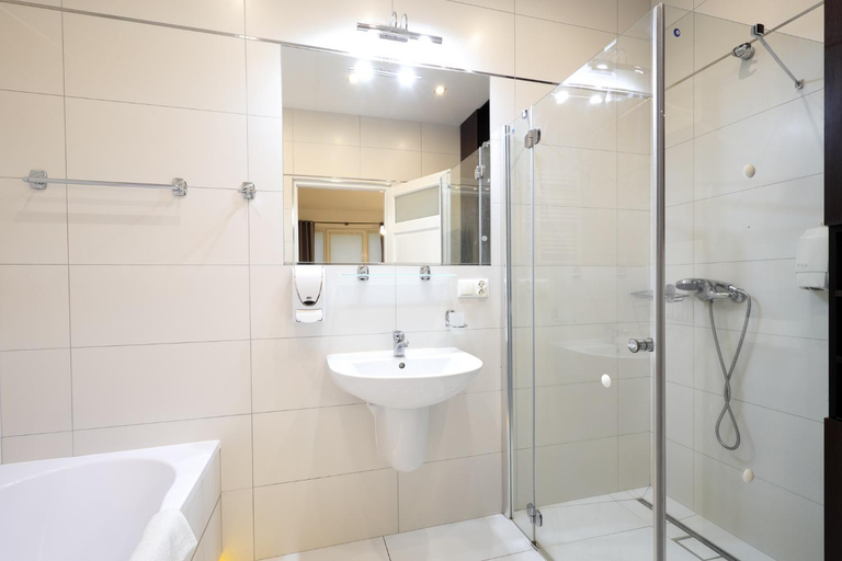 Bathroom 4, Dworek Rozany Hotel & Restauracja, Namysłów