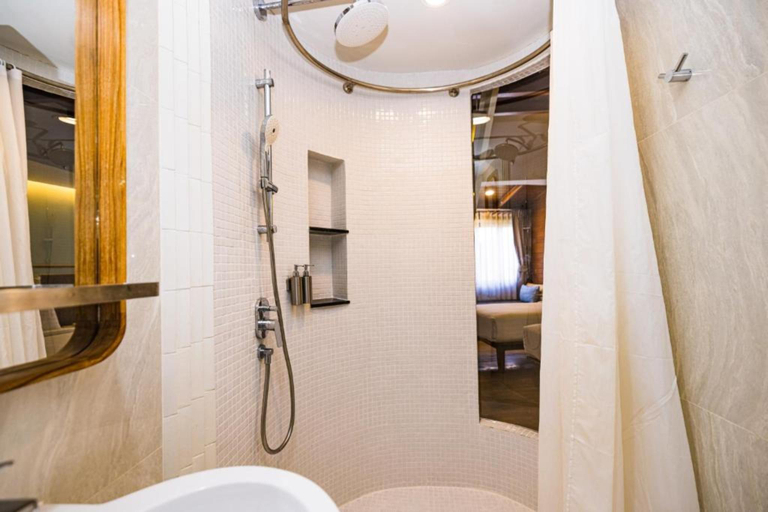 Bathroom 23