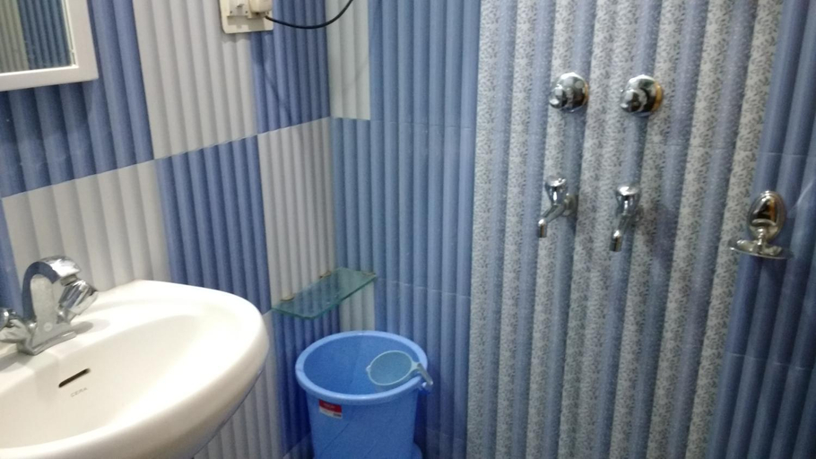 Bathroom 2, Hotel Aroma Classic, Kullu