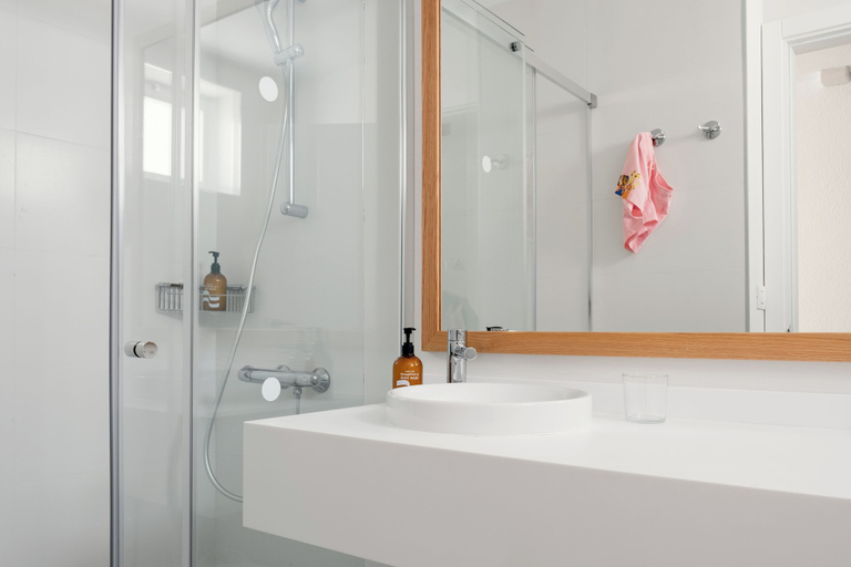Bathroom 4, Sunwing Arguineguín Seafront, Las Palmas