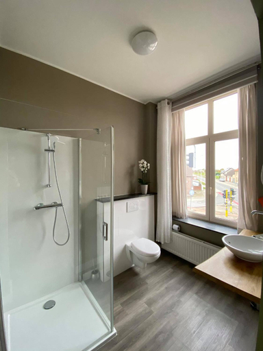 Others 5, B&B Het Doctershoes, Limburg