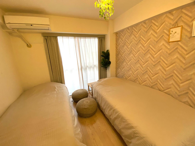 A condominium 2 minutes' walk from Ikebukuro Station on the Fukutoshin Line, Toshima