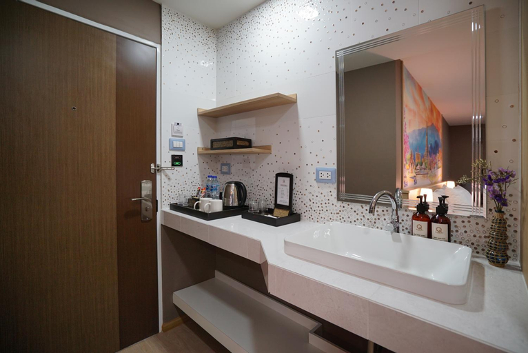 Bedroom 3, The Qube Fifty Hotel, Khlong Toey