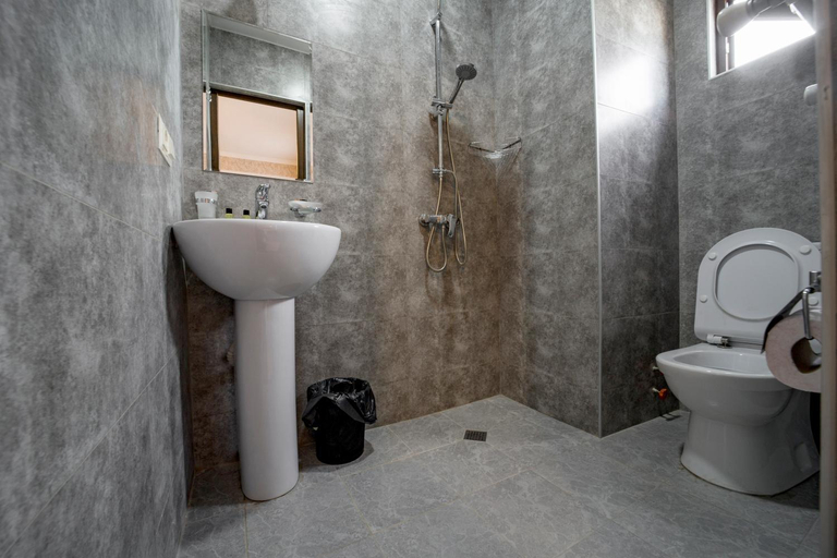 Bathroom 3, Hotel Guri, Tbilisi