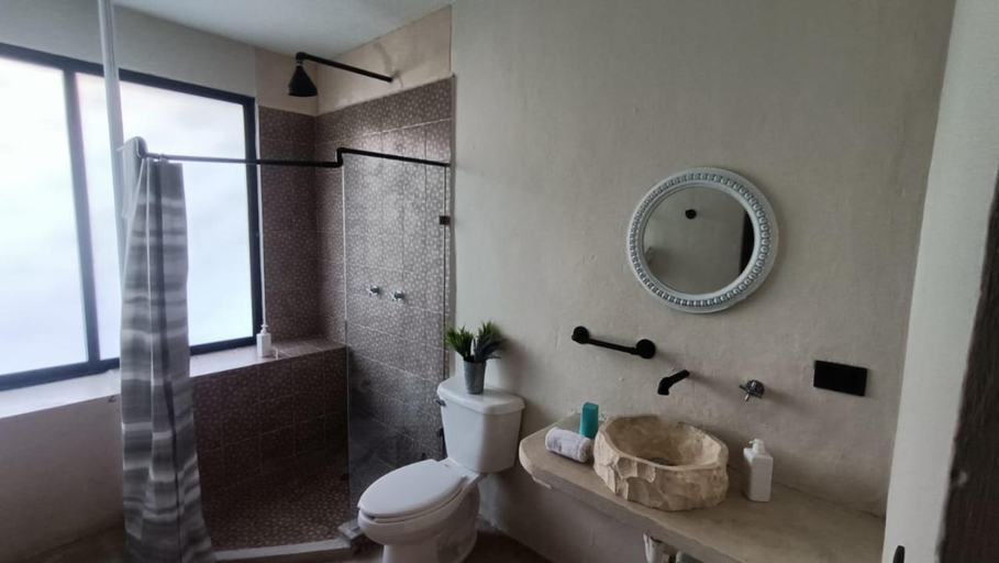 Bathroom 3, Xuva, Mérida
