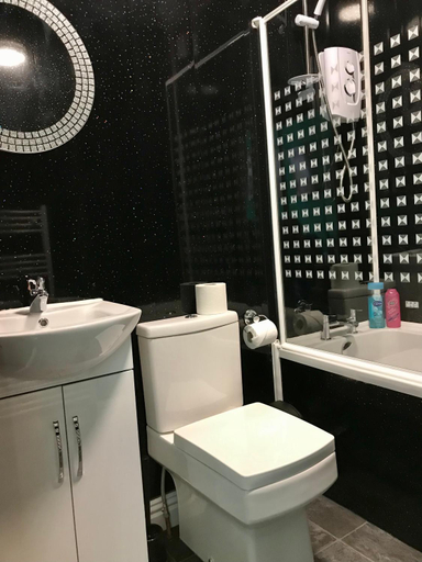 Bathroom 3, Yado Hotel, Blackpool