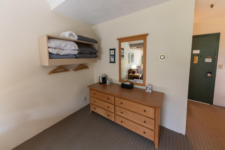 Bedroom 2, Sugarloaf Inn, Franklin