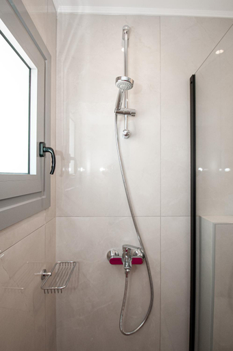 Shower 5, Anesis Town Apartments, South Aegean