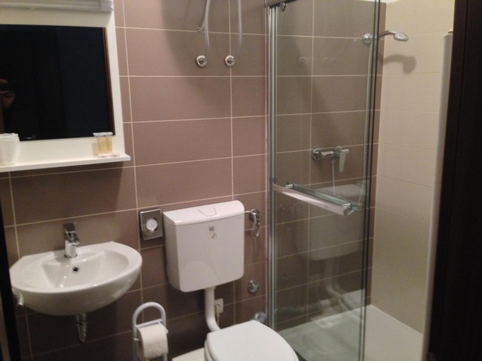 Bathroom 2, Riva Rooms, Rijeka